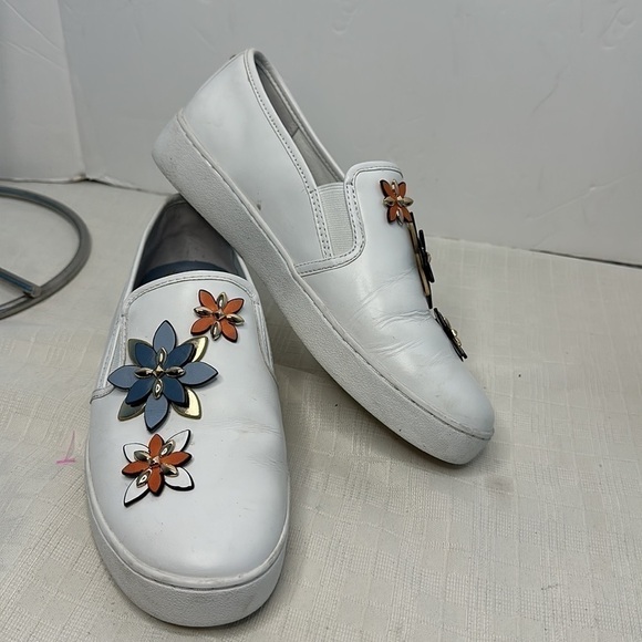 Micheal Kors Lola flower appliqué white sneaker shoes size 8 - Picture 11 of 11